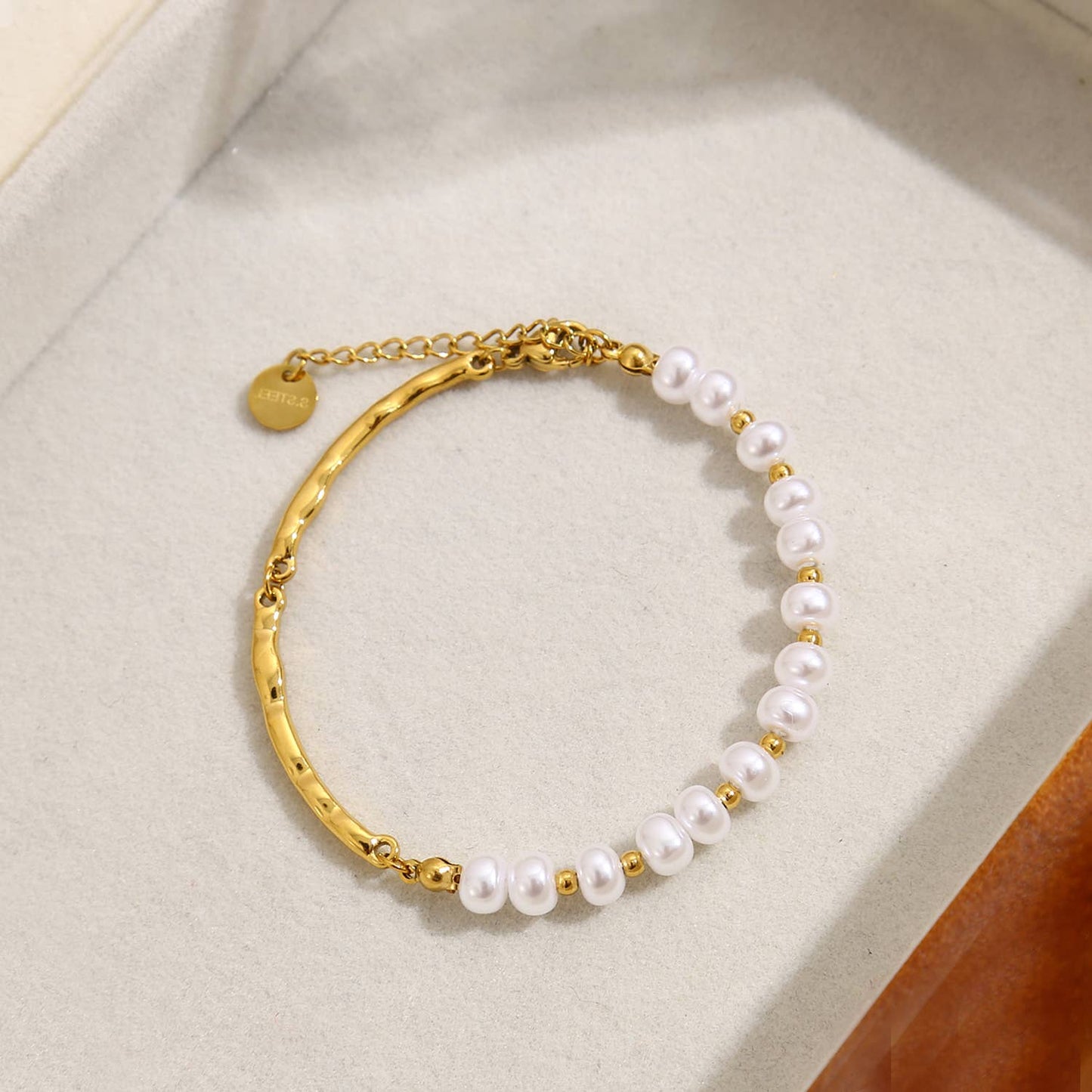 Bracciale mezza perla in oro