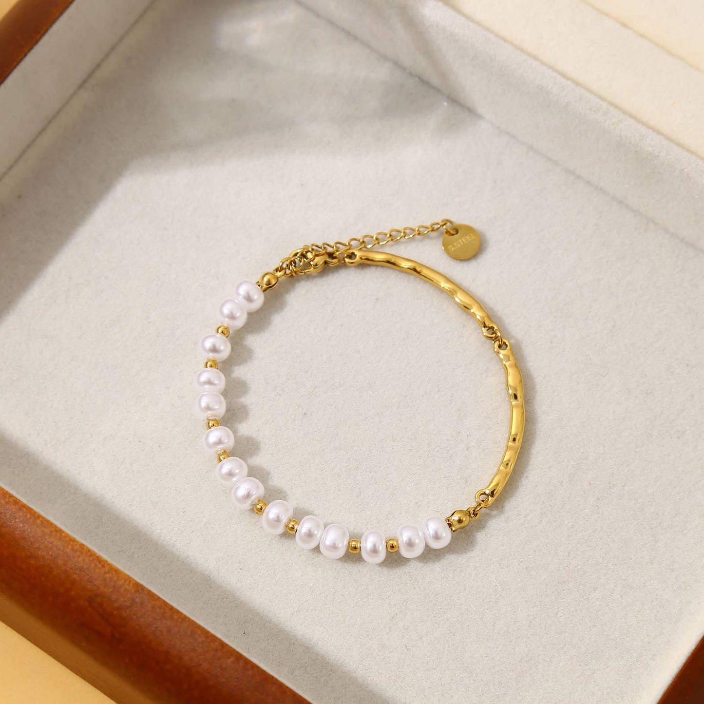 Bracciale mezza perla in oro